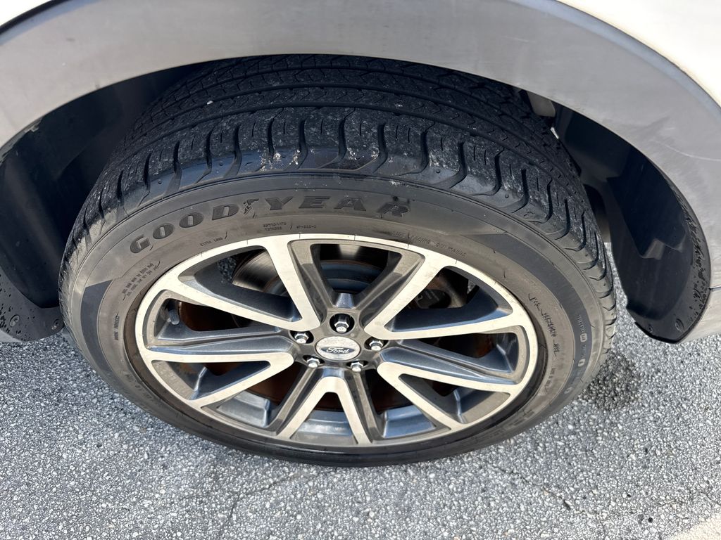 Used 2015 White Ford XLT image 11