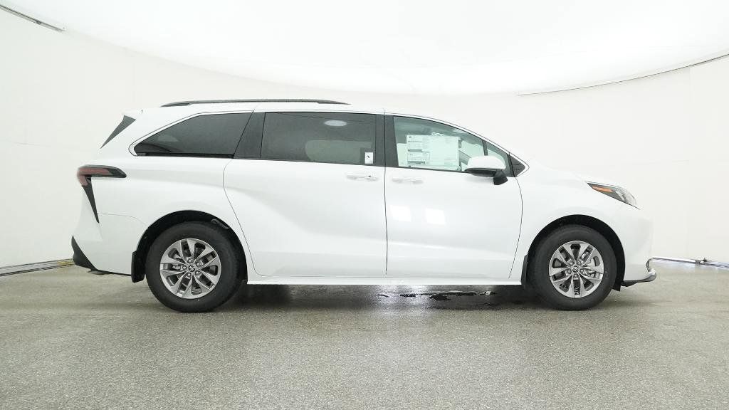 Thumbnail: 2025 Toyota Sienna - 28