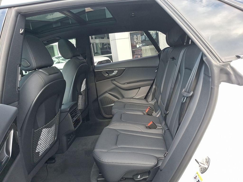 Thumbnail: 2026 Audi Q8 - 7