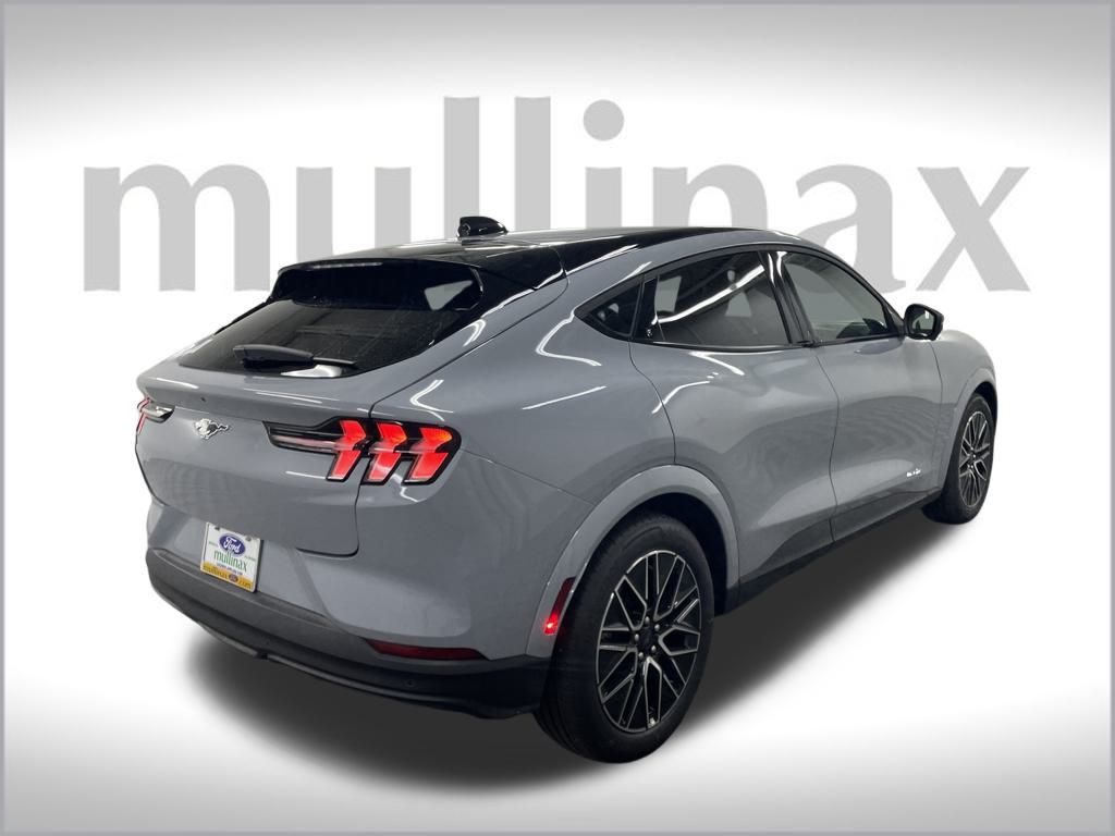 2025 Ford Mustang Mach-E Premium photo 3