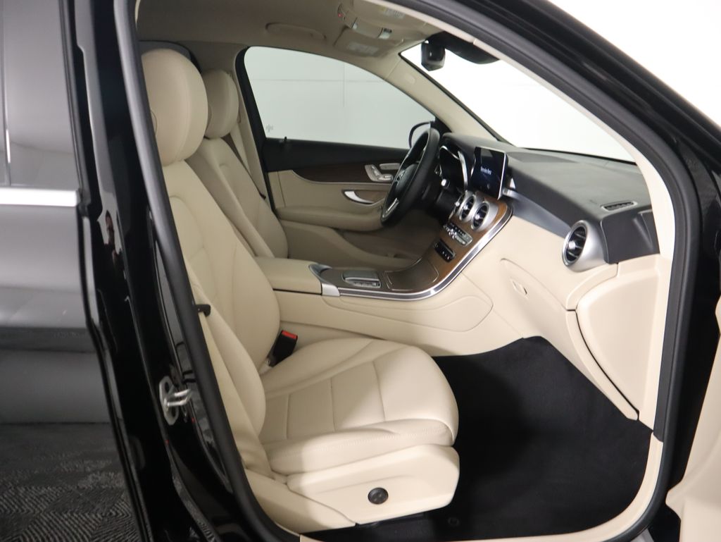 Thumbnail: 2022 Mercedes-Benz GLC - 20