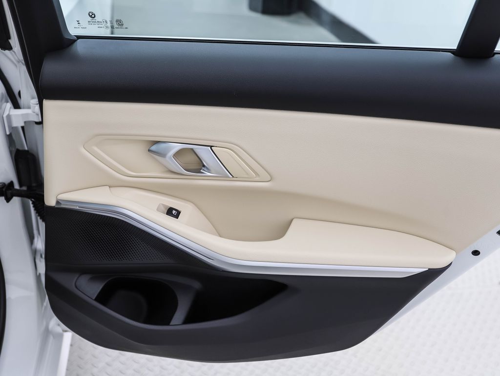 Thumbnail: 2025 BMW 3 Series - 26