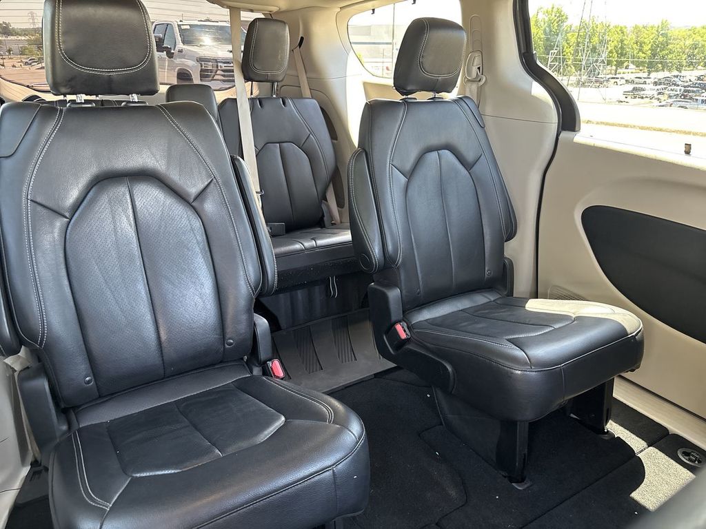 Used 2022 Chrysler Pacifica Van