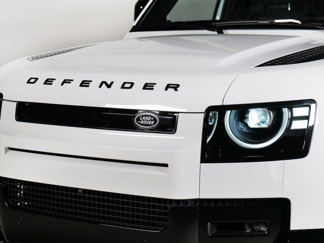 New 2026 White Land Rover X-Dynamic SE image 27