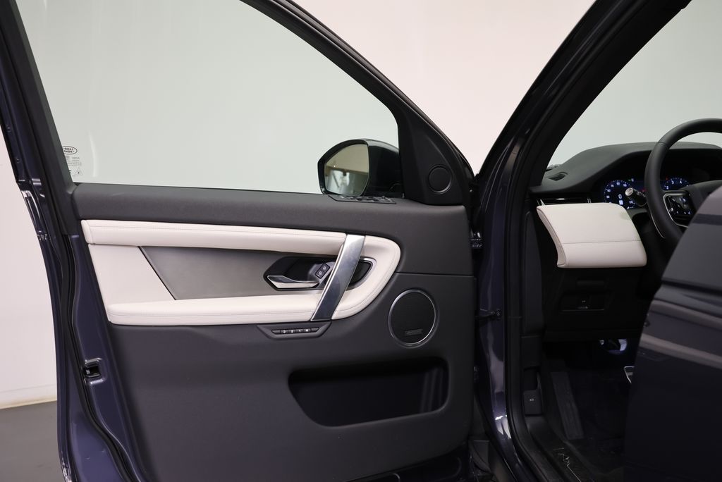 Thumbnail: 2026 Land Rover Discovery Sport - 25