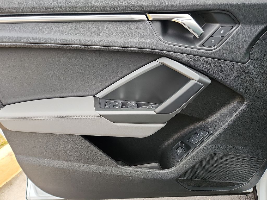 Thumbnail: 2023 Audi Q3 - 12