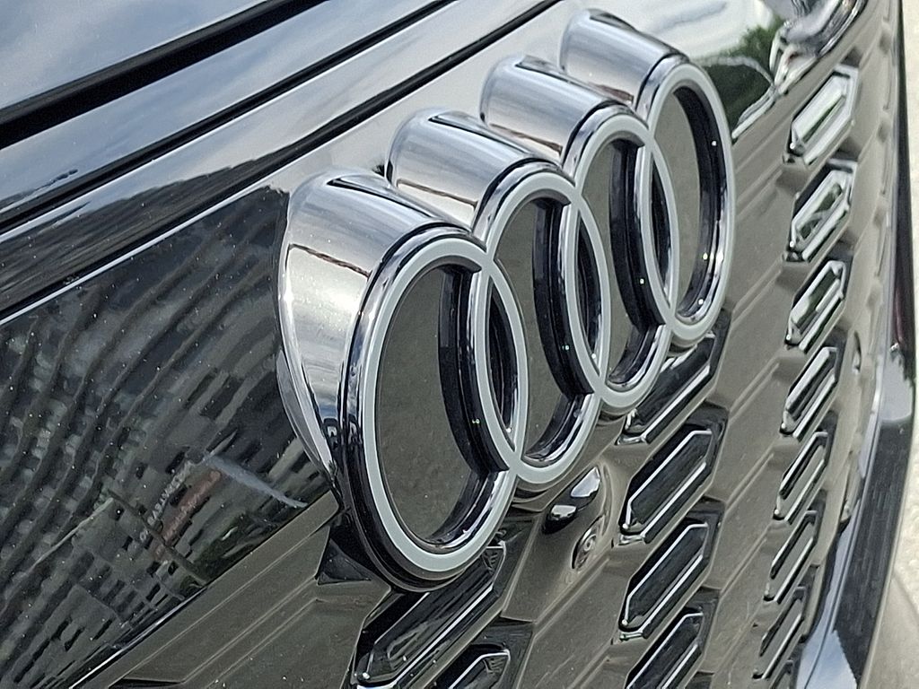 Thumbnail: 2025 Audi SQ6 e-tron - 30