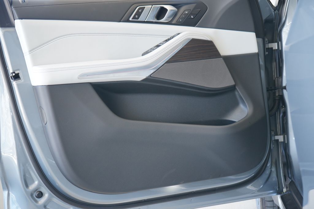 Thumbnail: 2026 BMW X5 - 10