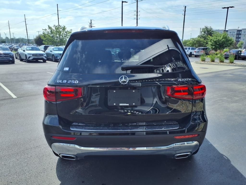 New 2025 Black Mercedes-Benz GLB 250 image 5