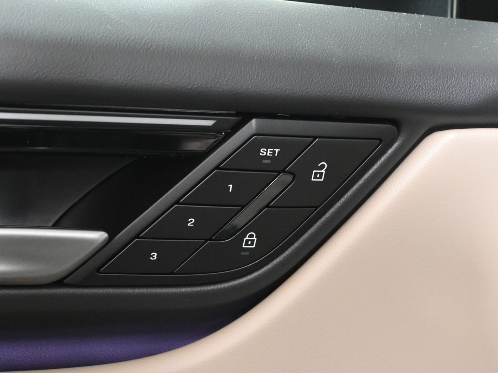 Thumbnail: 2026 Porsche Macan - 30