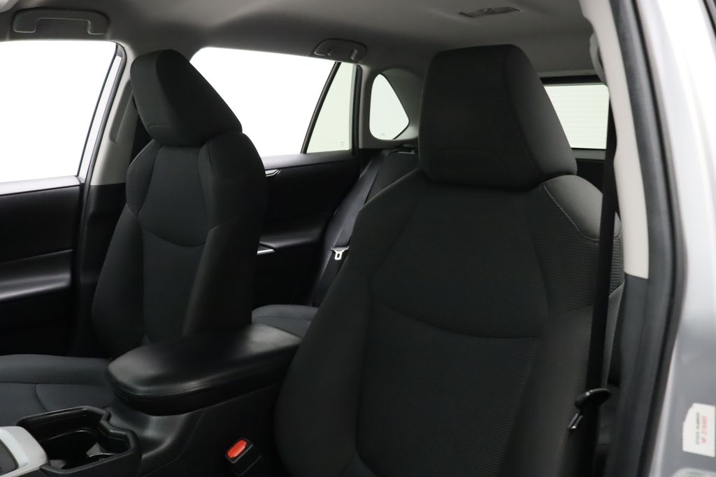 2021 Toyota RAV4 LE 13