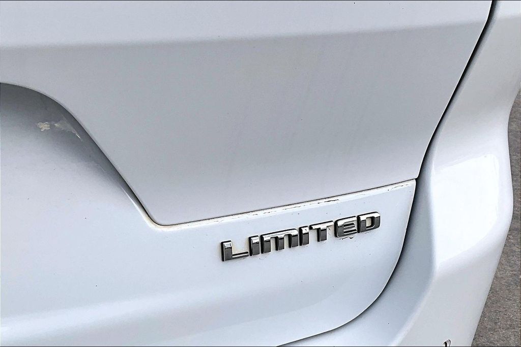 2022 Jeep Grand Cherokee L Limited White at Traditions Chevrolet