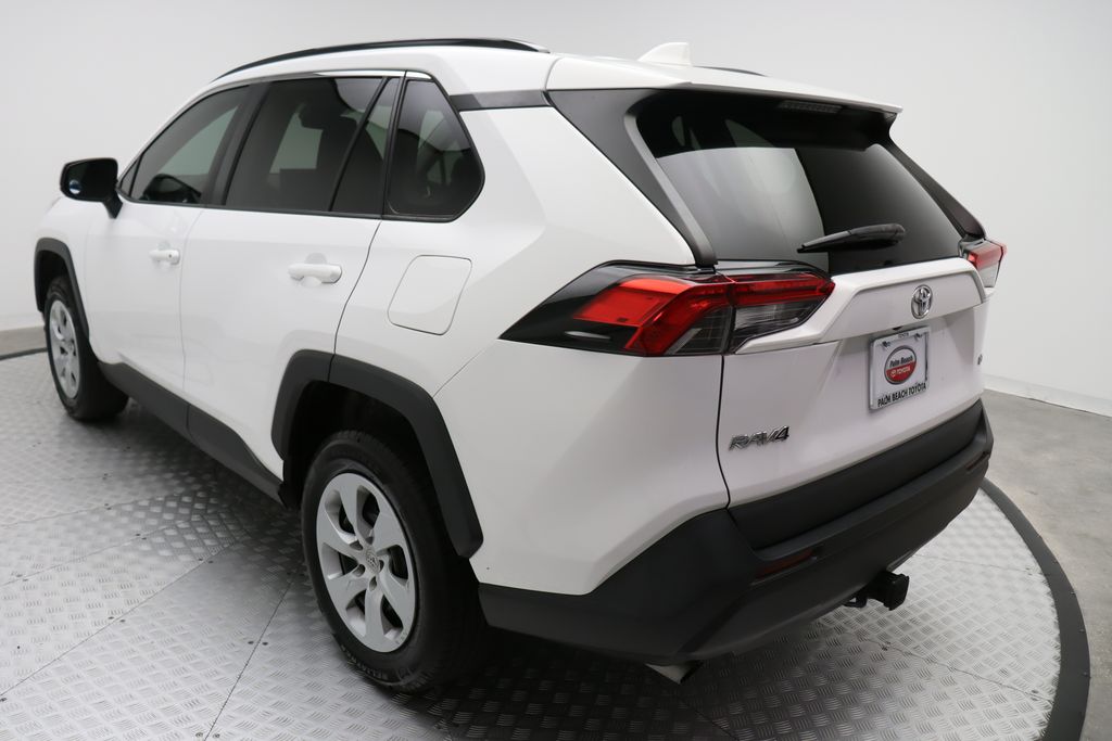 2020 Toyota RAV4 LE 11