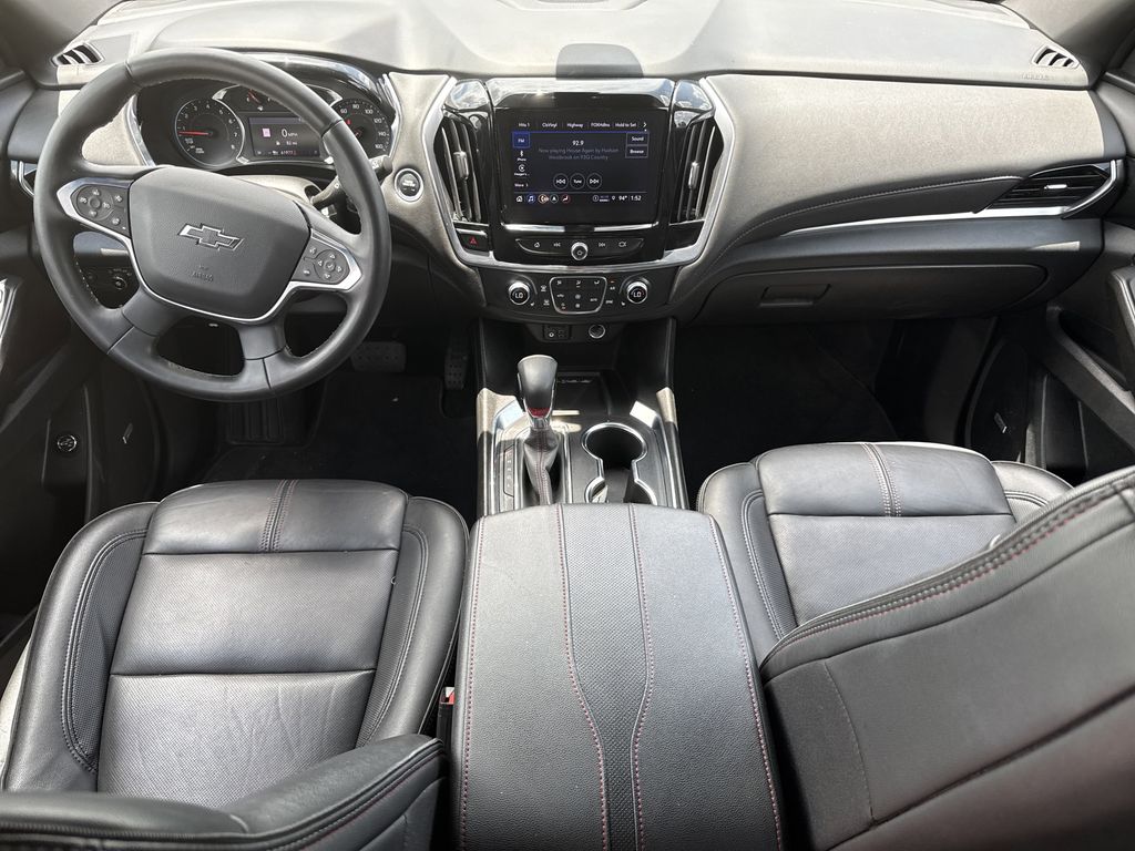 2023 Chevrolet Traverse RS White at Community Kia