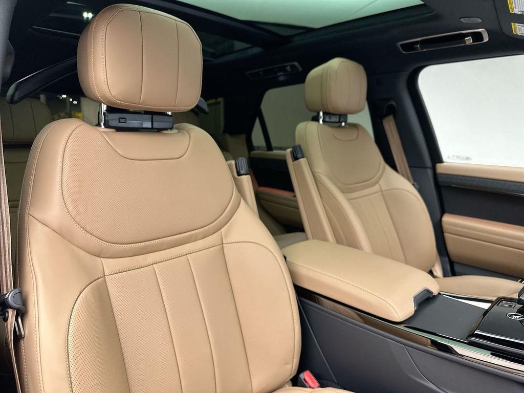 Thumbnail: 2026 Land Rover Range Rover Sport - 6