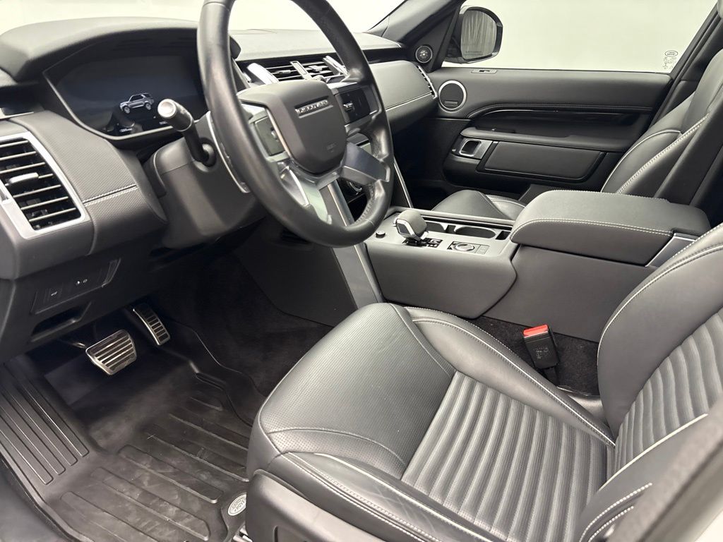 Thumbnail: 2023 Land Rover Discovery - 6