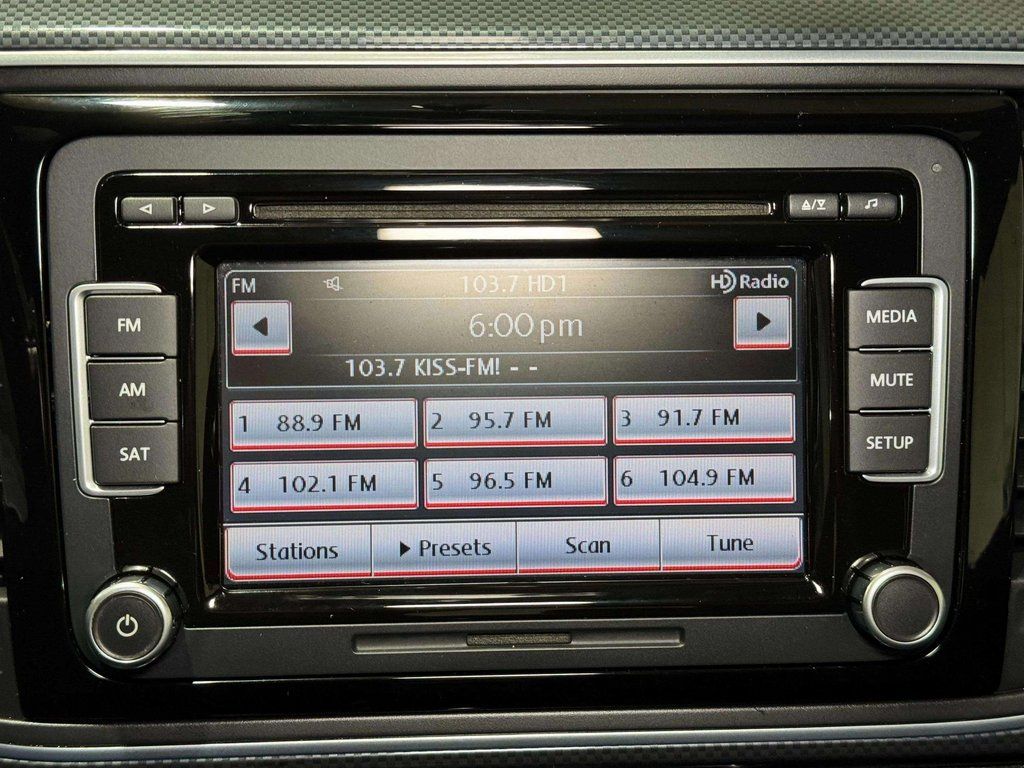 Used 2012 Black Uni Volkswagen 2.0 TSi image 6