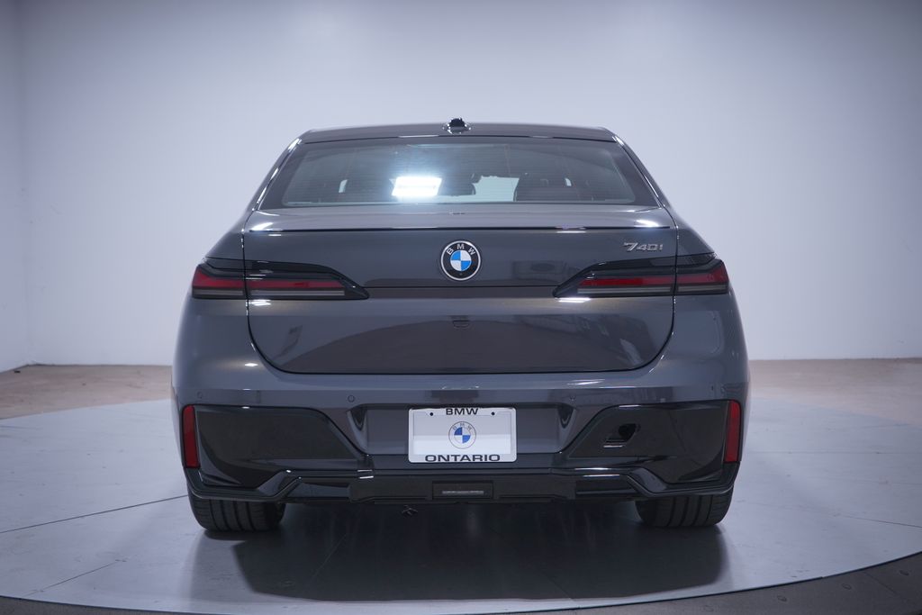 Thumbnail: 2026 BMW 7 Series - 5