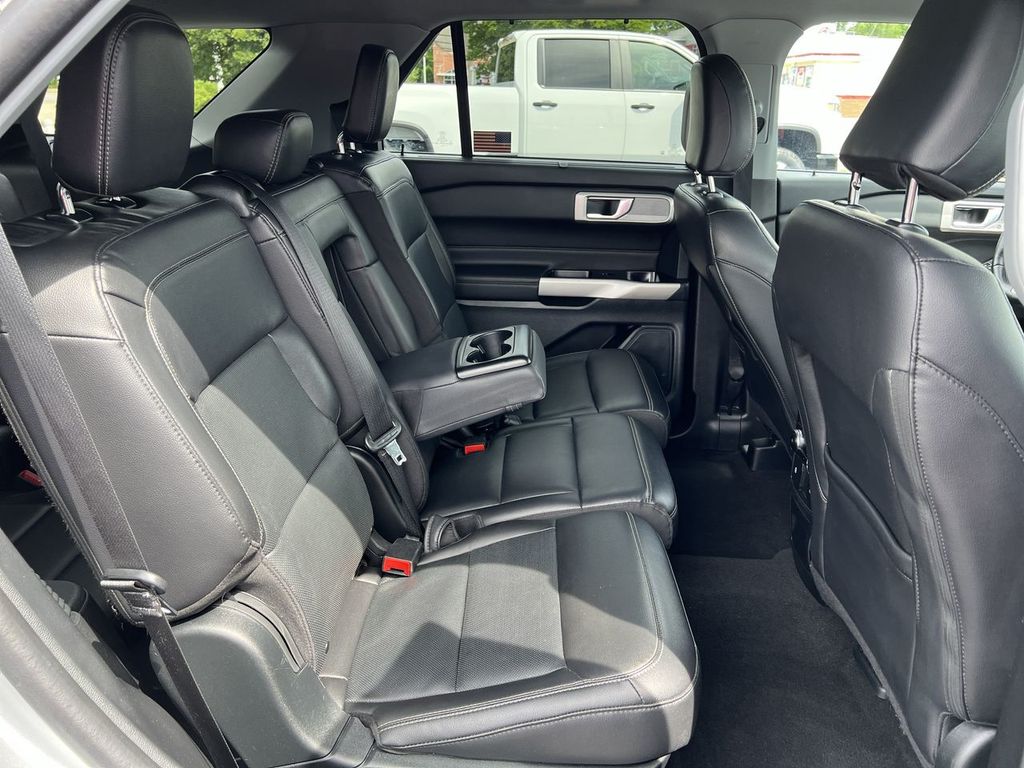 2023 Ford Explorer Limited photo