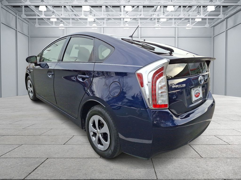 2014 Toyota Prius Two 6