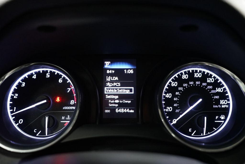2019 Toyota Camry SE 16