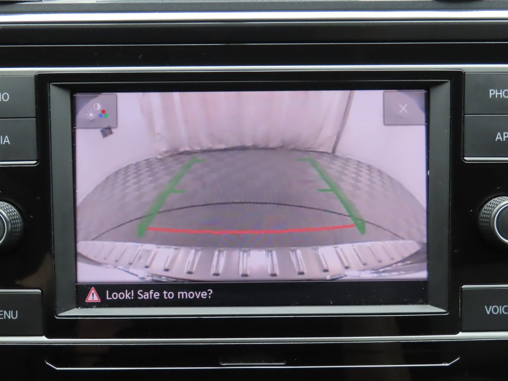 Thumbnail: 2021 Volkswagen Tiguan - 15