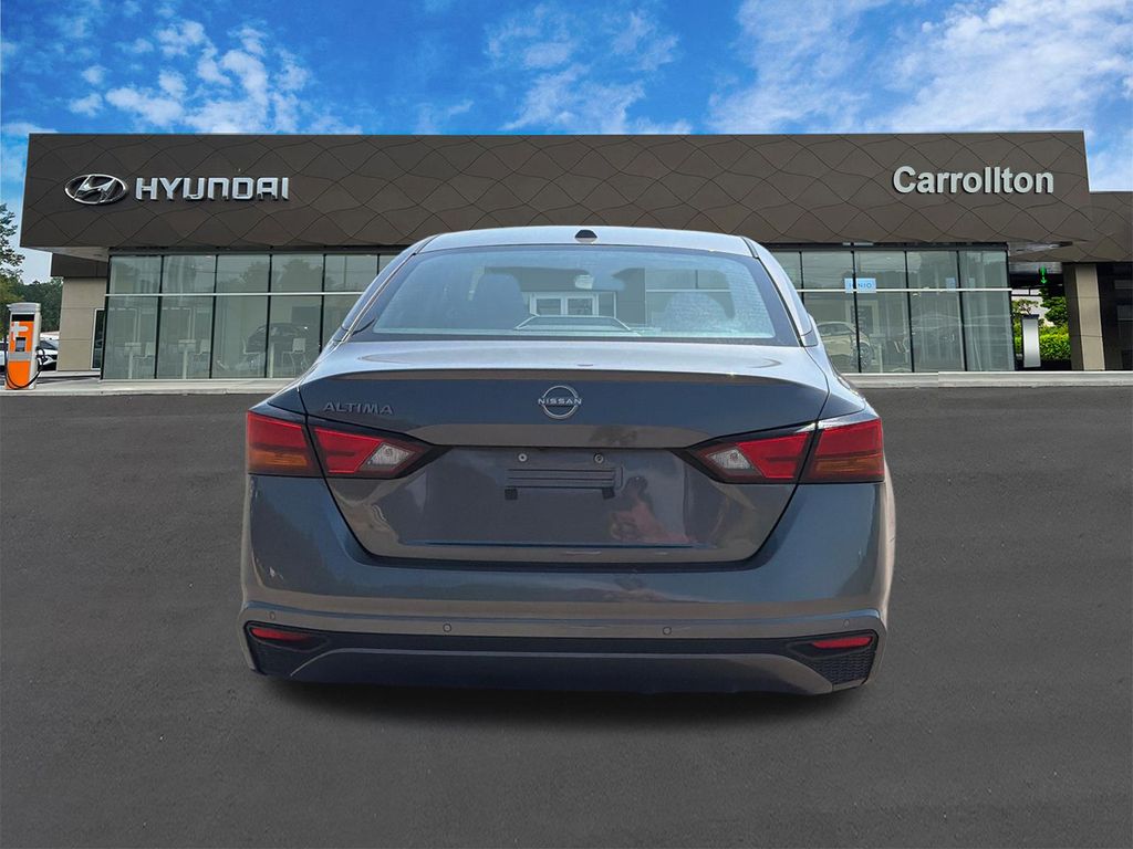 Used 2025 Gray Nissan 2.5 SV image 6