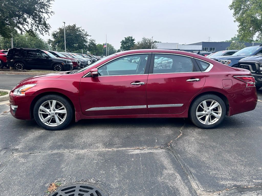 Used 2015 Cayenne Red Nissan 2.5 SL image 8