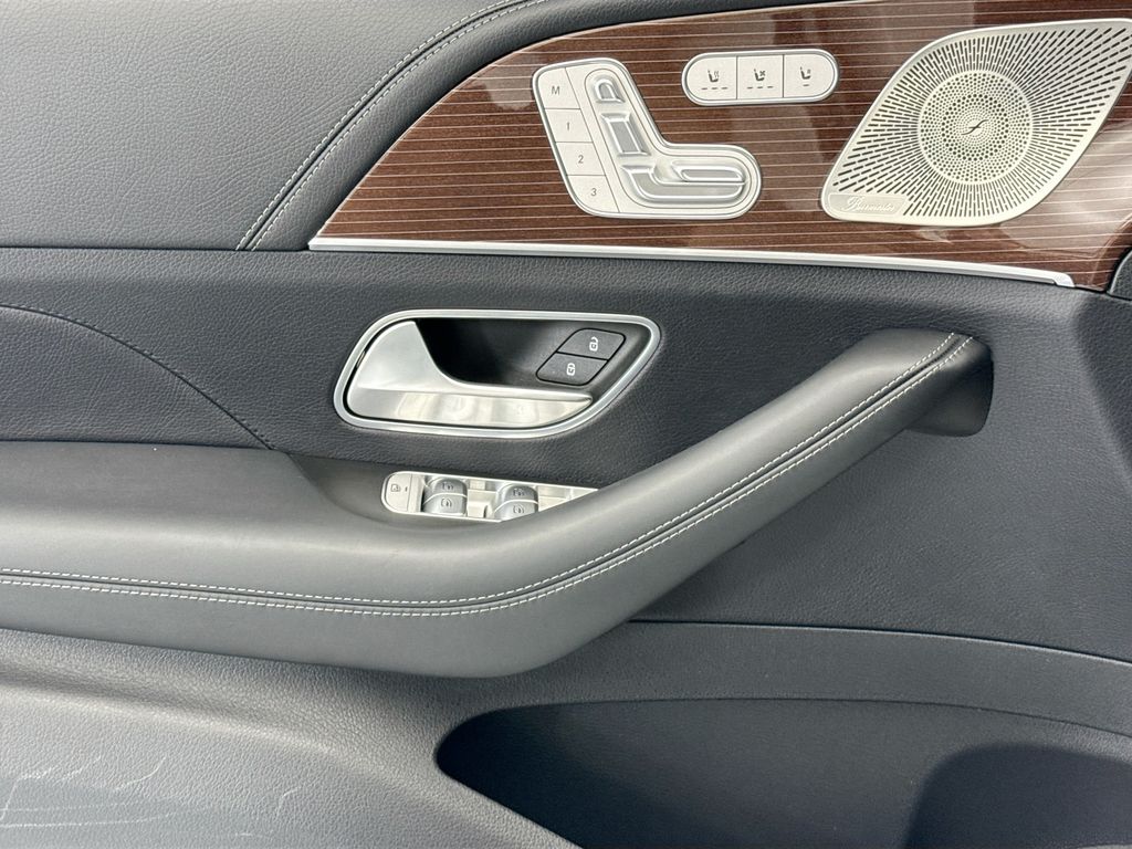 Thumbnail: 2023 Mercedes-Benz GLS - 22