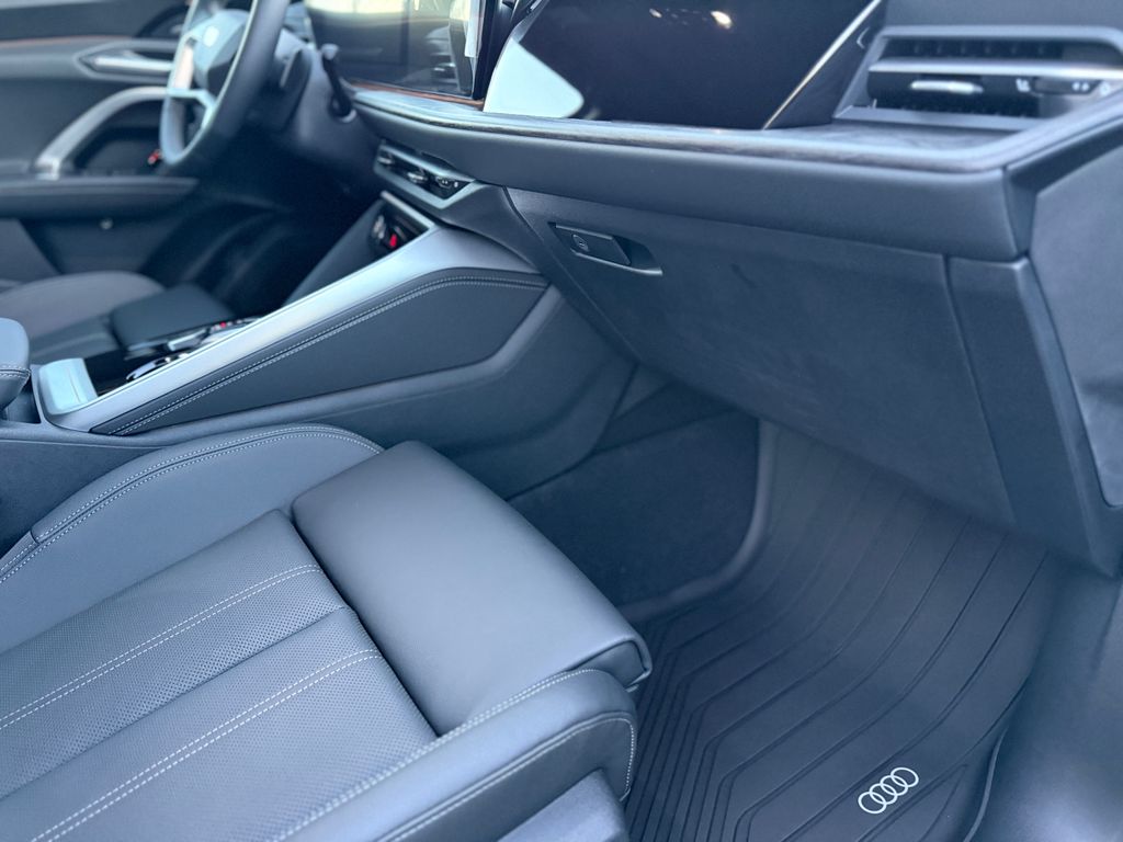 Thumbnail: 2025 Audi Q5 - 24