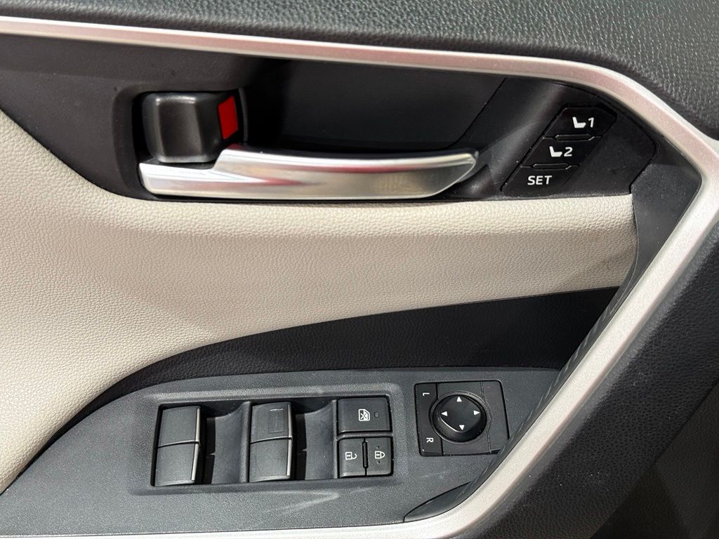 Thumbnail: 2019 Toyota RAV4 - 16