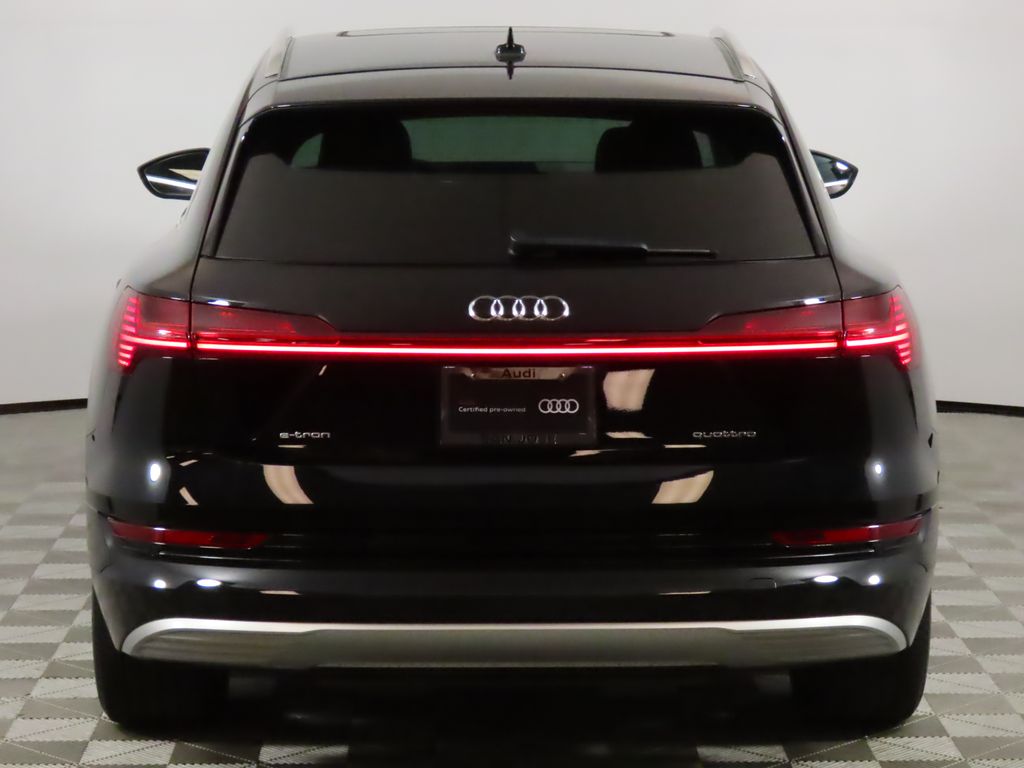Thumbnail: 2022 Audi e-tron - 4
