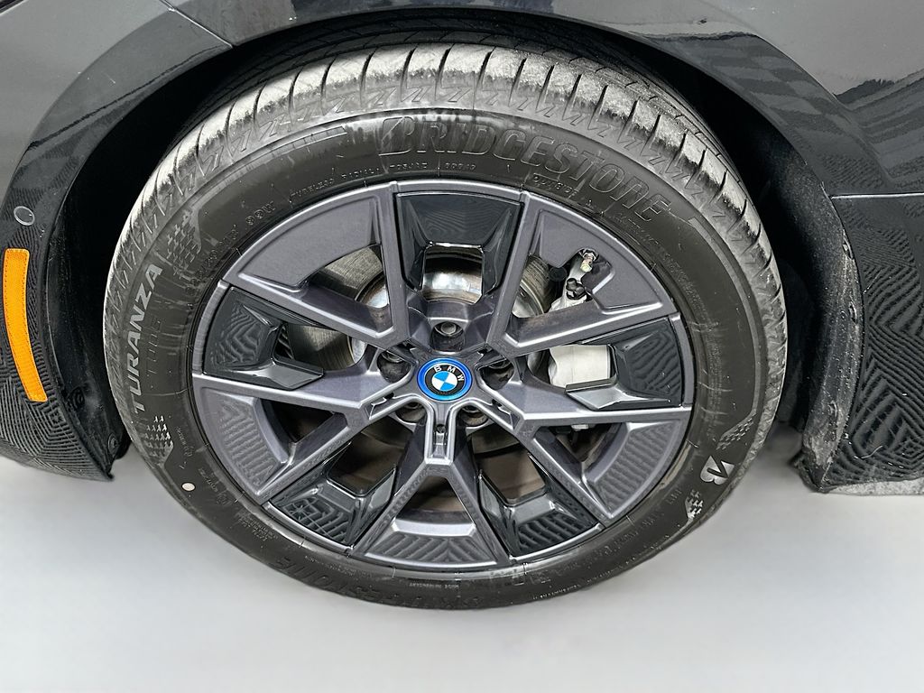 Thumbnail: 2023 BMW i4 - 32