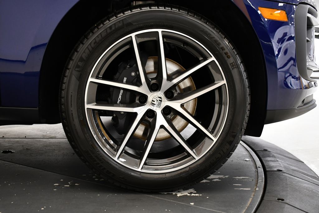 Thumbnail: 2026 Porsche Macan - 19