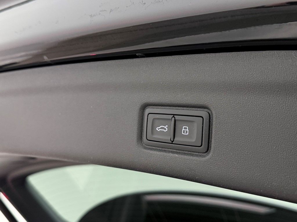 Thumbnail: 2025 Audi Q6 e-tron - 26