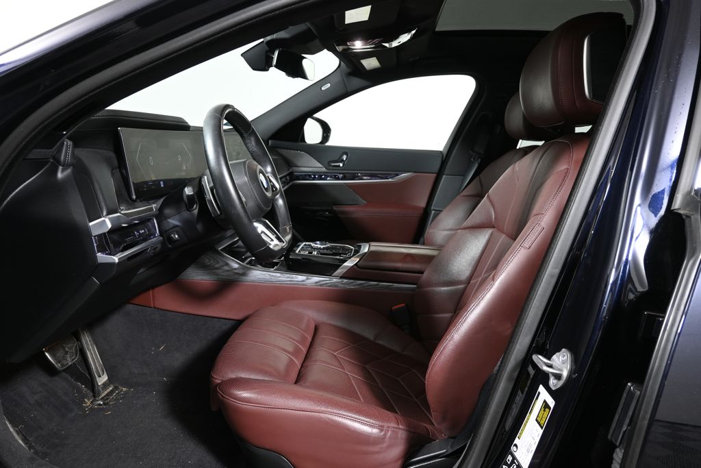 Thumbnail: 2024 BMW 7 Series - 3