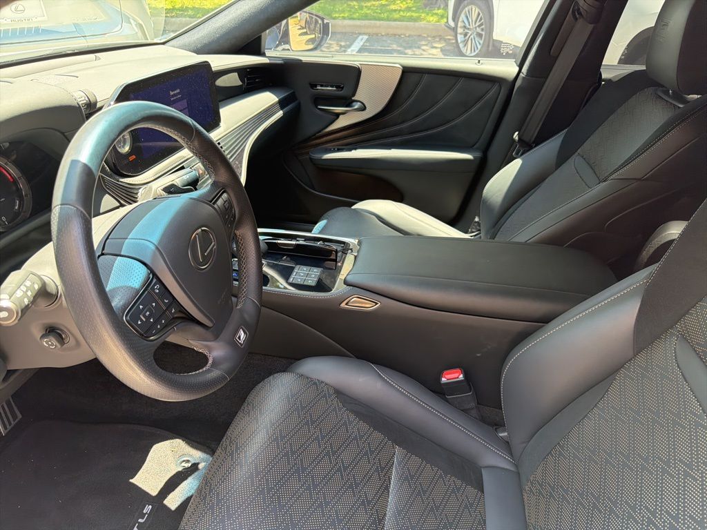 Thumbnail: 2023 Lexus LS - 10
