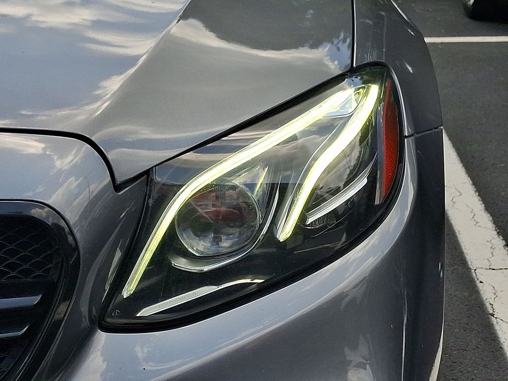 Thumbnail: 2019 Mercedes-Benz E-Class - 8