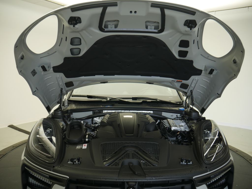Thumbnail: 2026 Porsche Macan - 13
