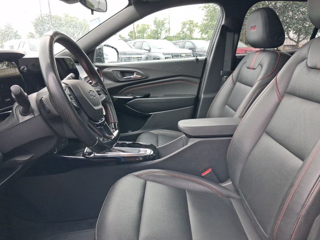 Used 2025 Chevrolet Trax SUV