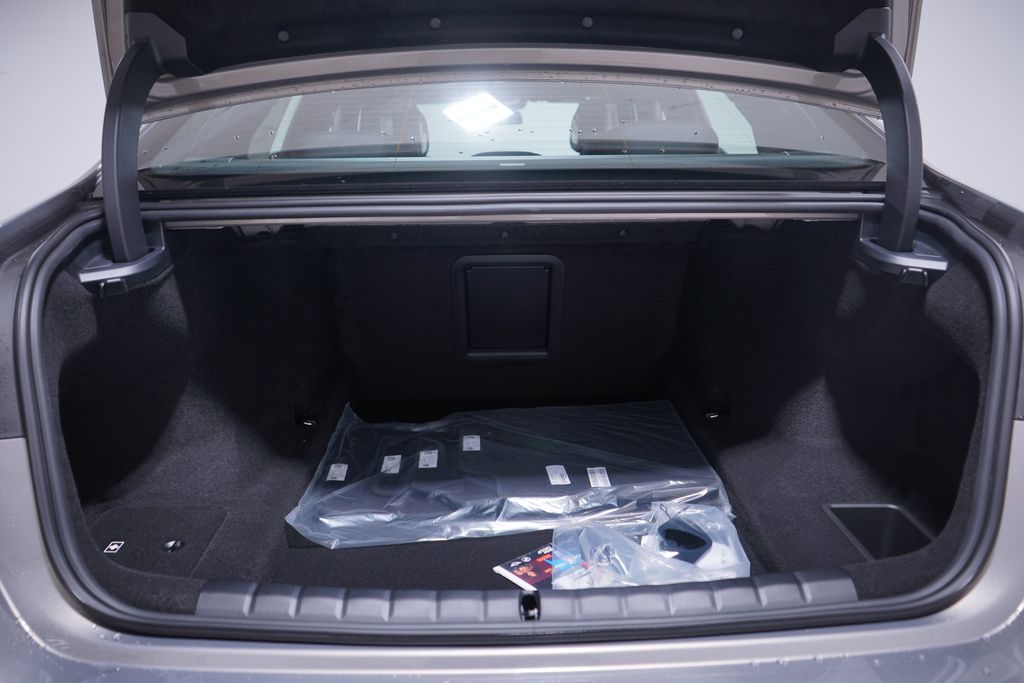 Thumbnail: 2026 BMW 7 Series - 12