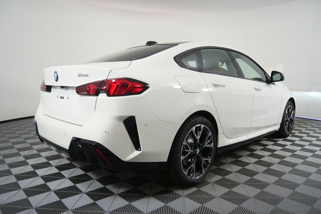 Thumbnail: 2026 BMW 2 Series - 3
