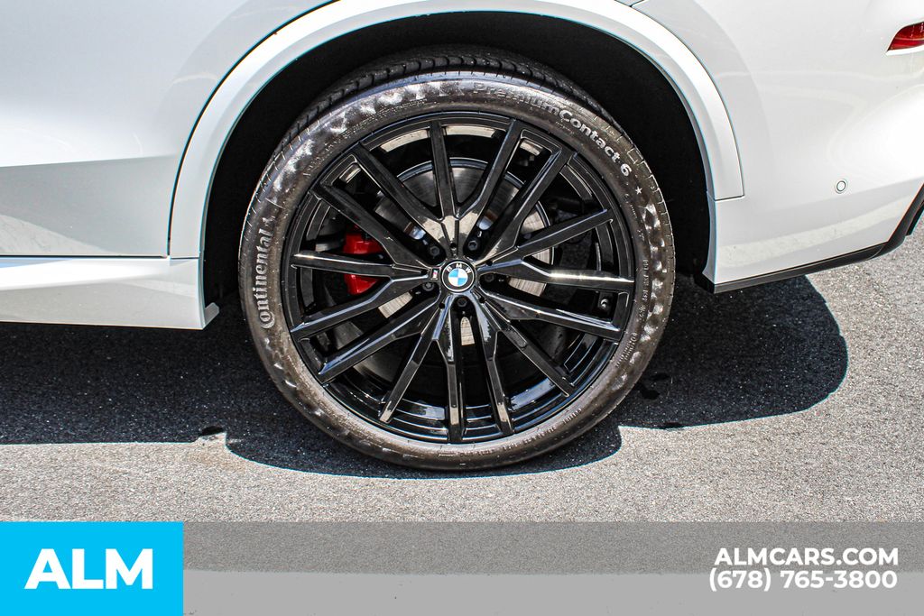 Used 2024 White BMW xDrive40i image 16