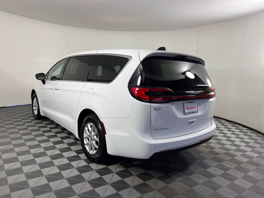 Thumbnail: 2025 Chrysler Pacifica - 13