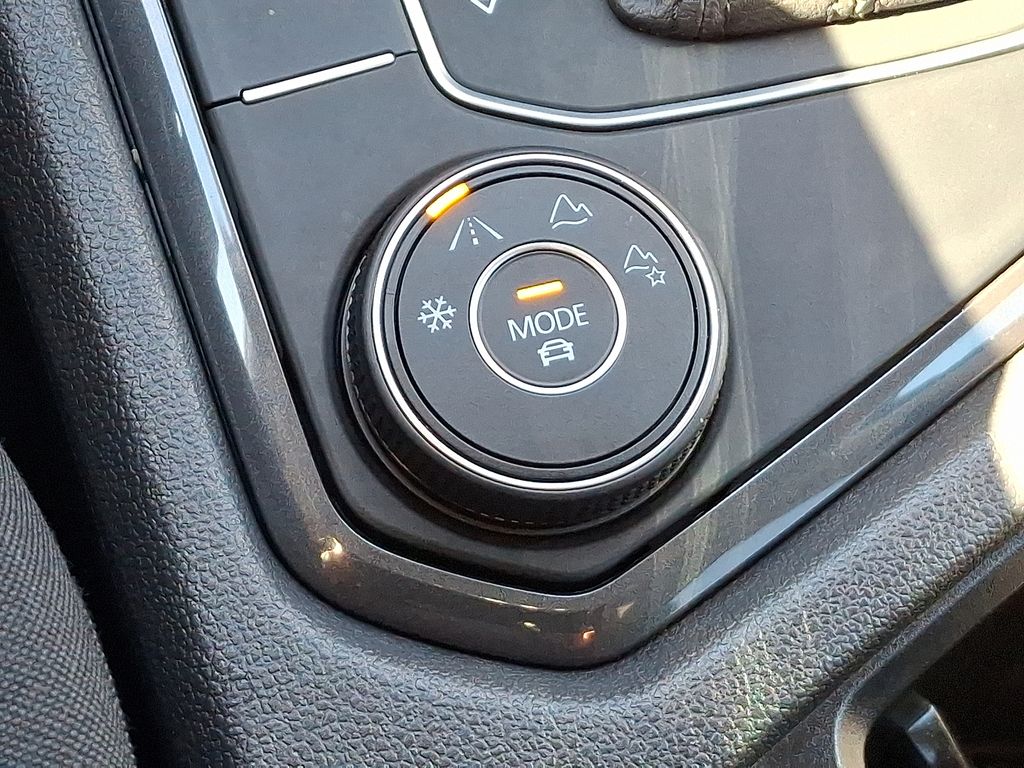 Thumbnail: 2021 Volkswagen Tiguan - 25