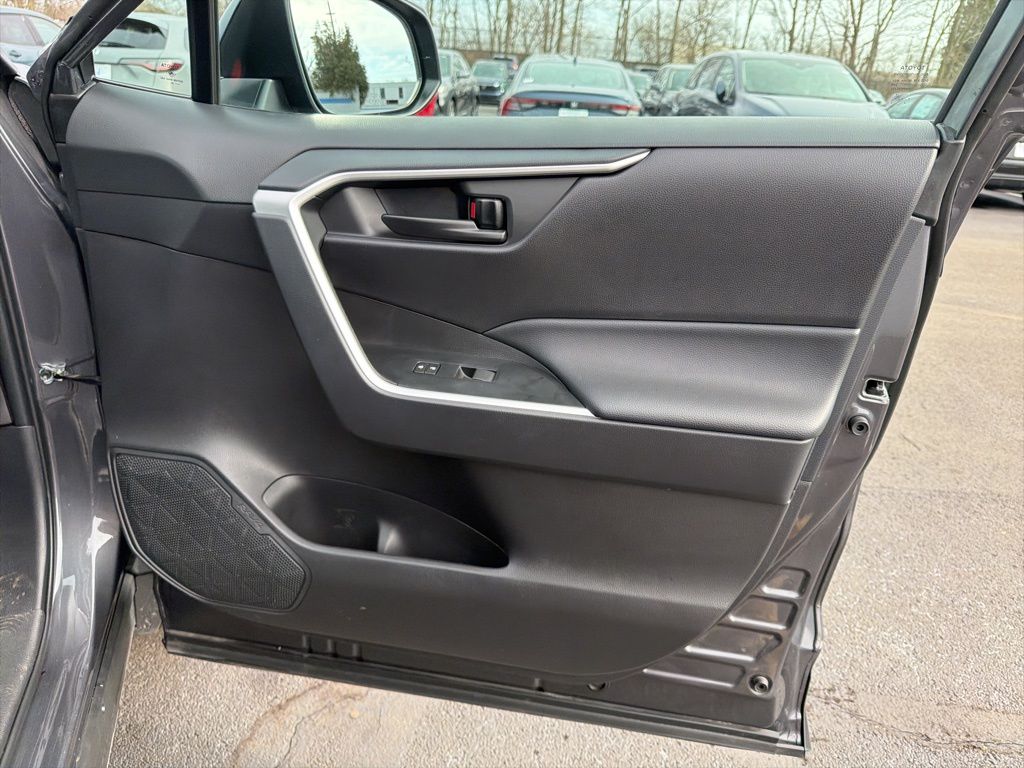 Thumbnail: 2024 Toyota RAV4 - 25