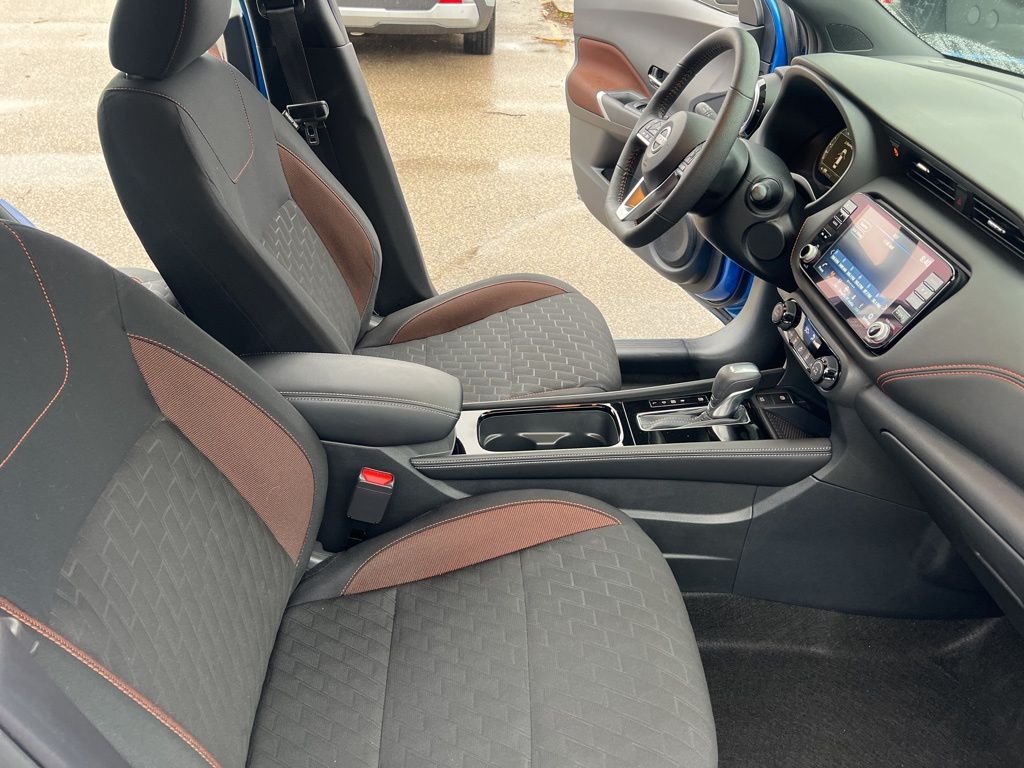 2024 Nissan Kicks SR photo