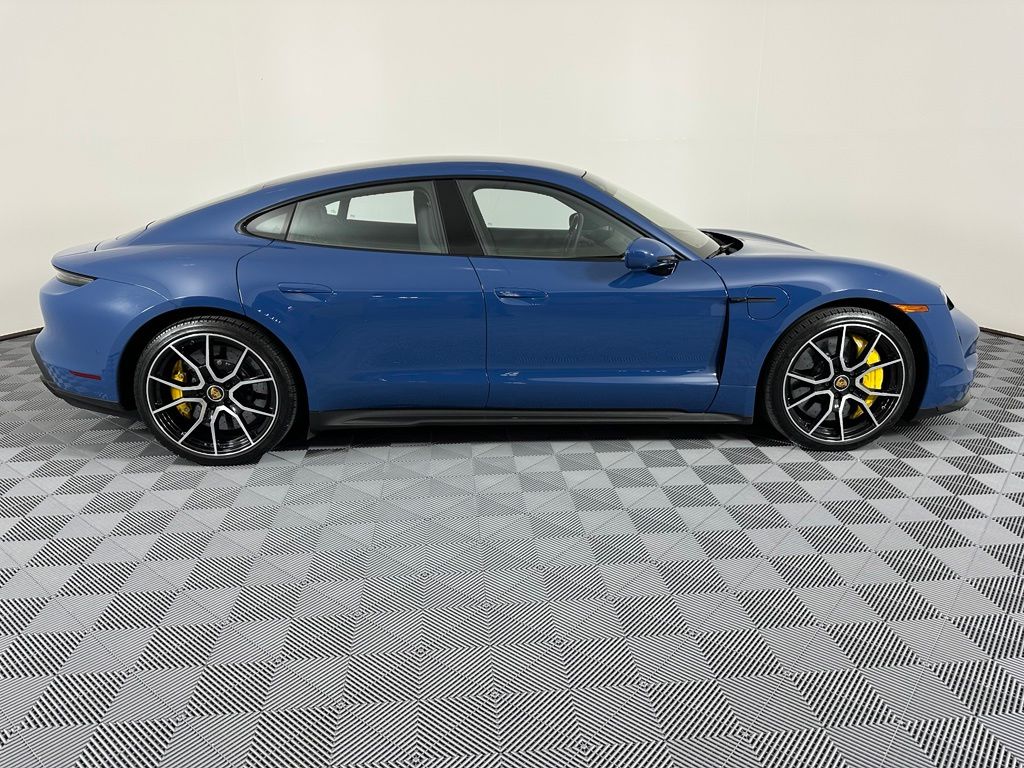 Thumbnail: 2022 Porsche Taycan - 11
