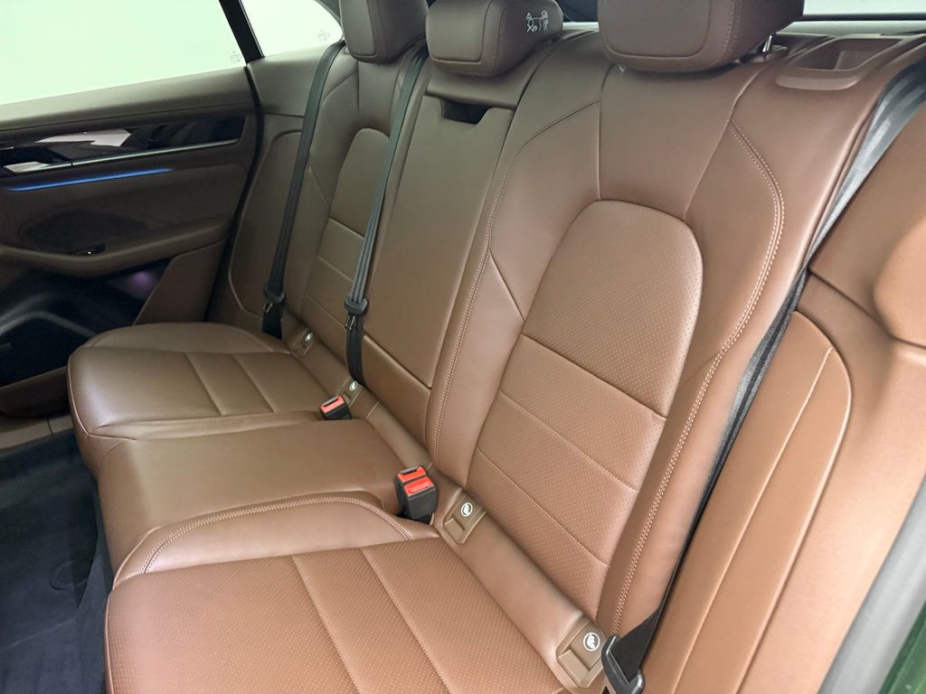 Thumbnail: 2026 Porsche Macan - 23