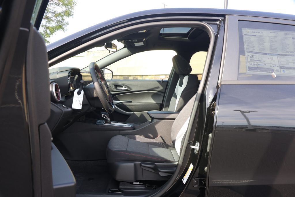 2026 Chevrolet Trax RS - Photo 14